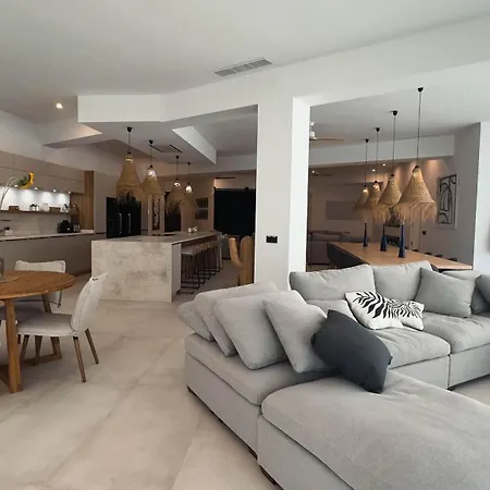 Casa Marinas بيت للعطل دينايا
